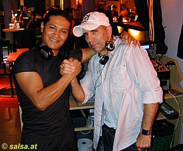 Salsa-DJ Santiago und DJ Nelson